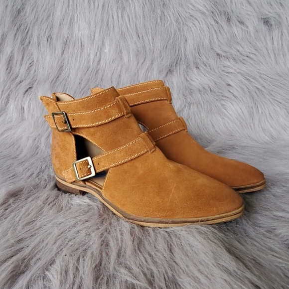 Chinese Laundry Booties sz. 6.5 tan - Picture 1 of 7